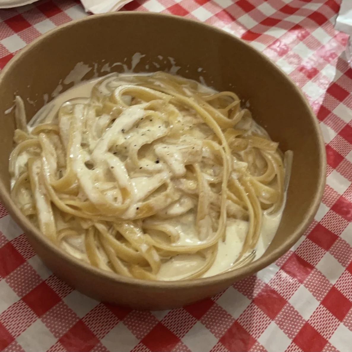 Fettuccine Alfredo at Mazencito Pizzeria