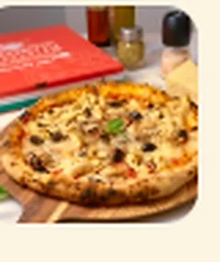 Pollo pizza topped with chicken, mushrooms, olives and onions